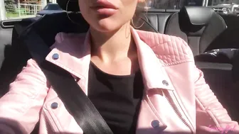 porno masturbates in front of the webcam