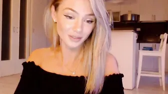 yveline hot bitch caresses shaved cunt