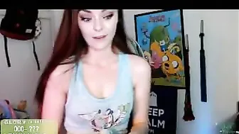 ashe maree cute female fucks pussy with phallus