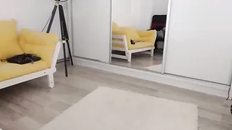 eve beauty is resting with pussy