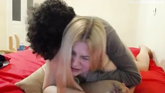 Chi_yes pretty female having fun with phallus