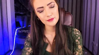 Ju-lia legs apart pulling pussy