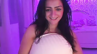 amelianaked busty  cam girl  exposes shaved holes