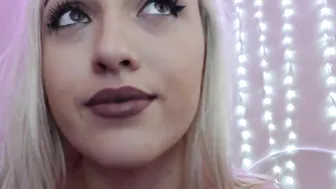 QUINCY cute lady fingering both holes