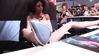 Luna Corazon girl in stockings shows juicy ass