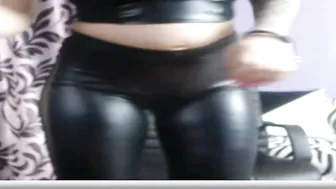 lovelyblondyxxx magnificent queen jumping on sex toy
