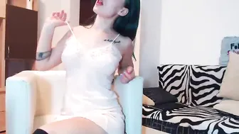 sofia_dave slim blonde strips and masturbates