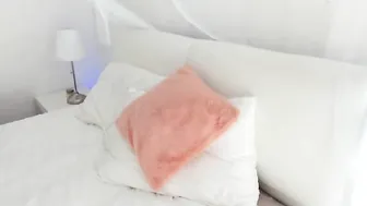 AlexaBlancOh cutie covers her tits with her hand