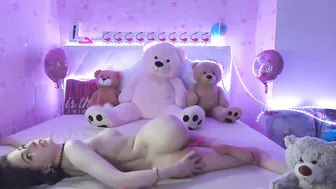 vany_love blissful slut squeezes vagina