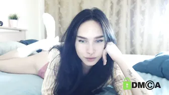 SugarShe gorgeous bitches lick wet pussies
