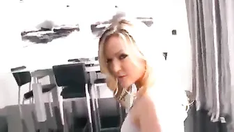 Alexis Texas skinny beauty pulls pussy