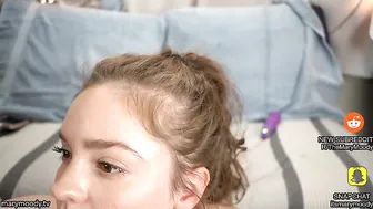 marymoody chubby trying to shove a dildo in the ass