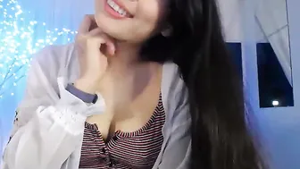 lemontea amused with the toy