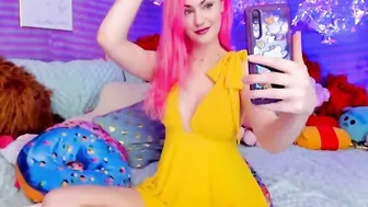 clarakitty beauty masturbates and plays with rubber dildo