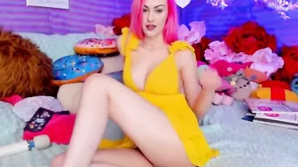 clarakitty beauty masturbates and plays with rubber dildo