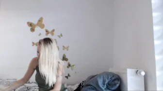 kriss0leoo busty babe shows forms