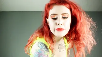 Roomorgue wonderful redhead sexy poses for the camera