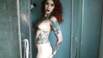 Roomorgue mature blonde masturbating shaved vagina