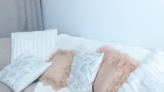 L_U_A thin slut jerking in the shower