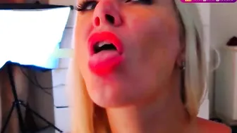 AssVittaHott busty prostitute fucks pussy with phallus