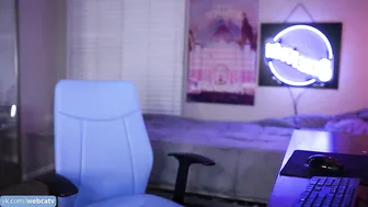 MiaRand cute slut fucks her dildo