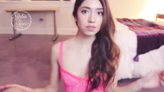 Sarah Rae stocking beauty seduces with juicy ass