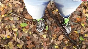 Lara-Cumkitten spectacular bitch jerks off juicy pussy