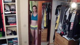 Pornopaerchen busty lady posing in fr