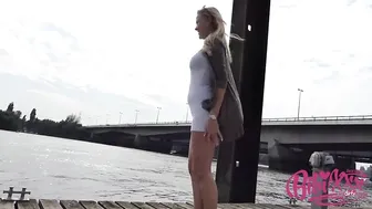 bibixxx exquisite babe twirls a huge ass