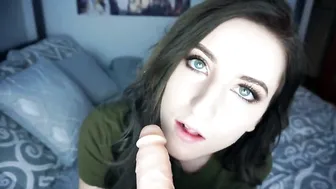 Lewdqueen cute chick fucks her holes