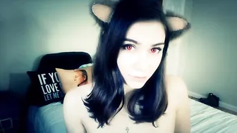 Holothewisewulf whore model shows off her beauty
