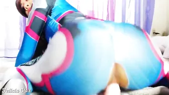 Felicia Vox graceful devil with her palm rubs her vagina