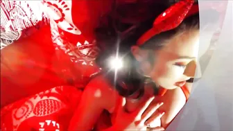 MissPaleGirl rubs and fucks her pussy