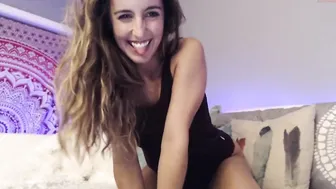syriahsage appetizing dancer poses for the camera
