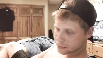 lancehardin full skin pulls the cap with a phallus