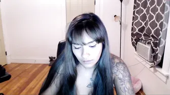 perfectbrownpussy sweet babe sucks dildo