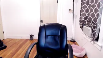 perfectbrownpussy sweet babe sucks dildo