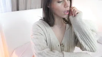 foxy slut fingers her pussy