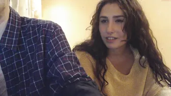 couple_aliens pretty lady undresses in the kitchen