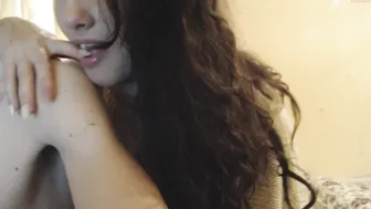 couple_aliens pretty lady undresses in the kitchen