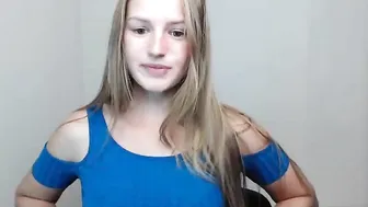 jessi_riks cute slut gets naked and jerks off