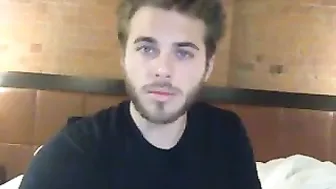 hot8pack01 shy babe jerks off her cunt and cums