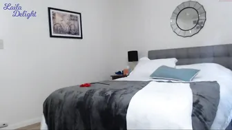 lailagetsnaked babe cums