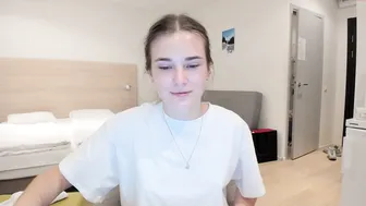 alisonlilbaby hot babe jerks off her shaved cunt