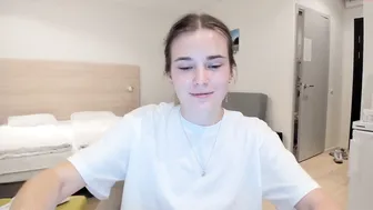 alisonlilbaby hot babe jerks off her shaved cunt