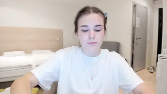 alisonlilbaby hot babe jerks off her shaved cunt