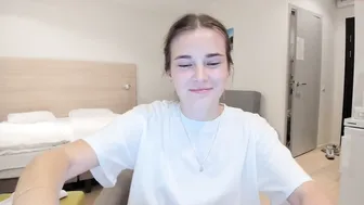 alisonlilbaby hot babe jerks off her shaved cunt