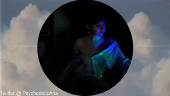 psychedelicariaa hot chick fingering both holes