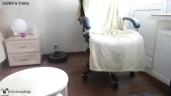 holydumplings busty harlot fingering pussy