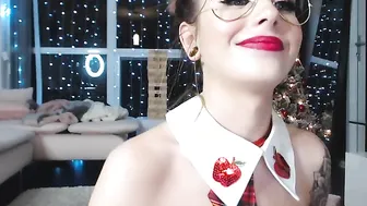 EliseLaurenne luxury passion fucks pussy phallus